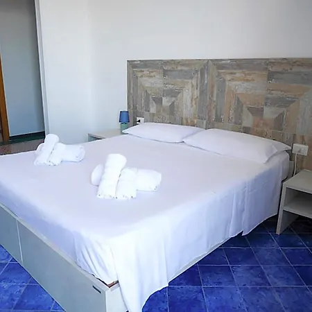 Al Vecchio Pontile Vista Mare Bed & Breakfast 4*